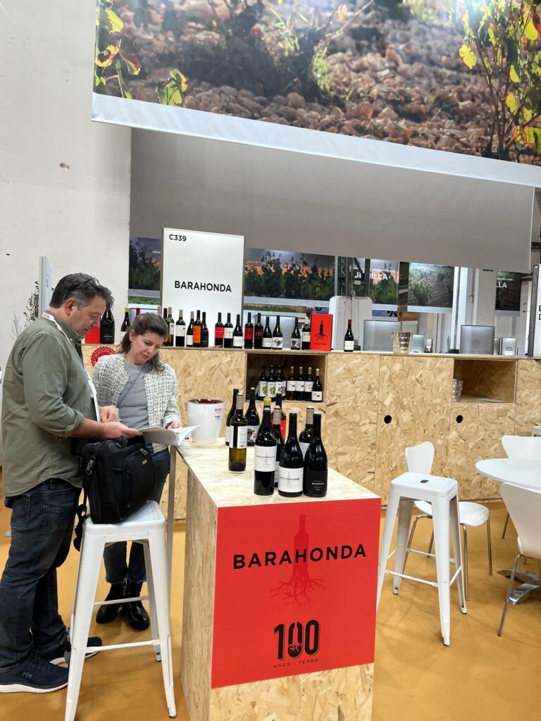 Bodegas Barahonda con su stand en la Barcelona Wine Week 2025