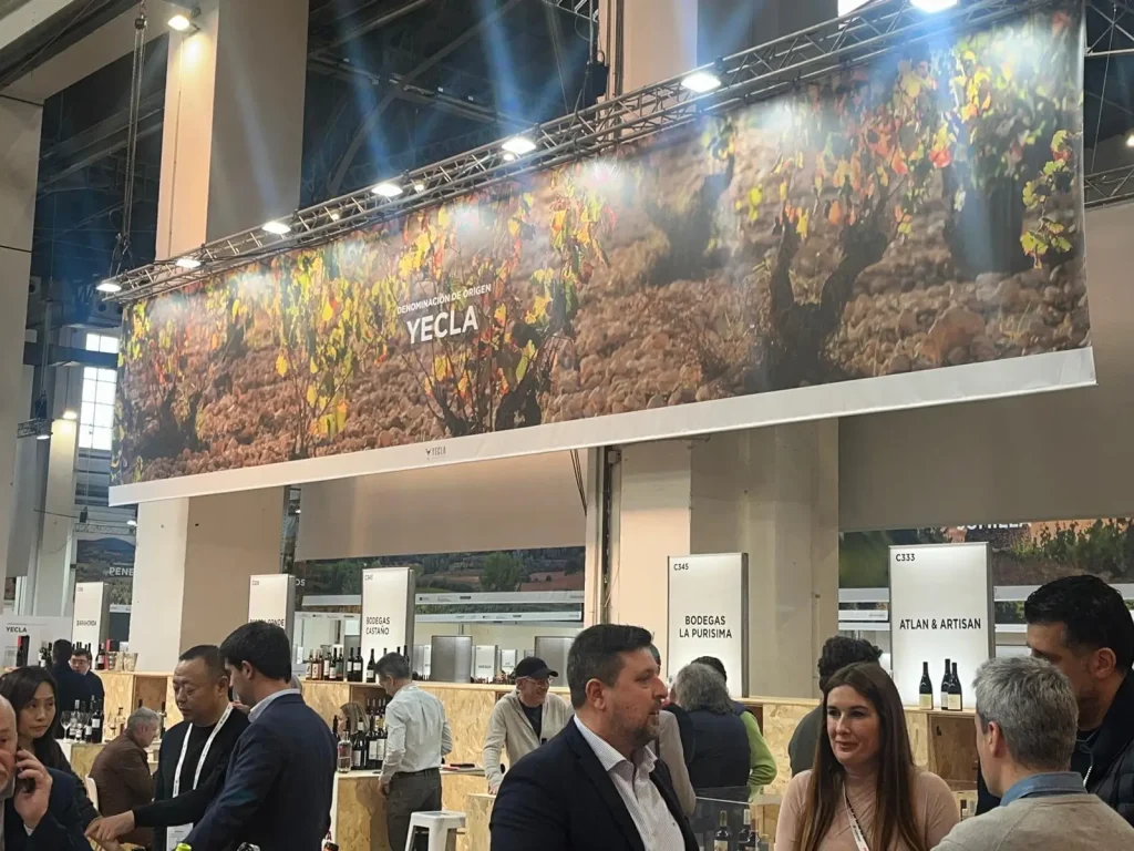 Stand de Yecla en la Barcelona Wine Week 2025